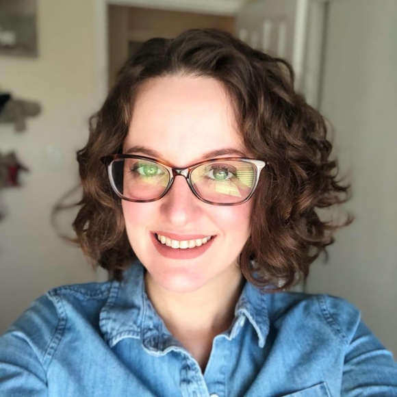 Meet your Posher, Larissa - Picture 1 of 1